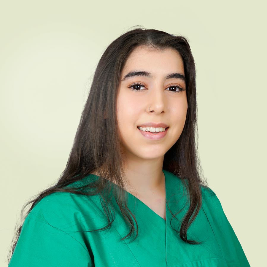 Sara Türkmen ist Auszubildende zur Medizinischen Fachangestellten in der Kinderchirurgie.